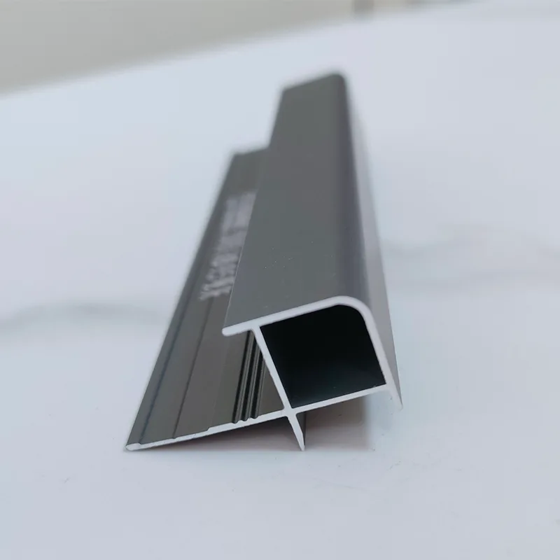 Négyzet alakú külső sarokszegély